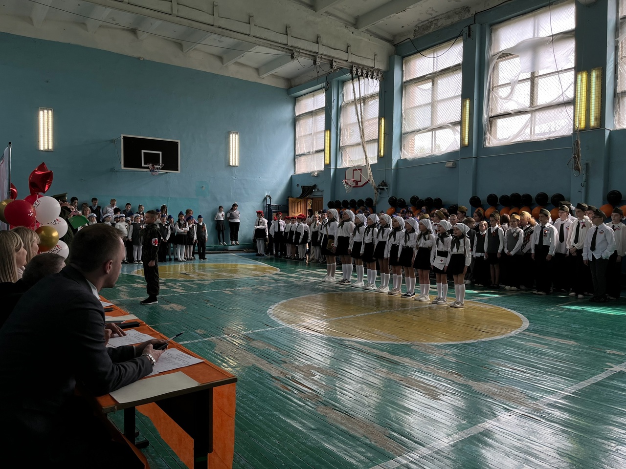 В начальной школе состоялись соревнования «Смотр строя и песни»..