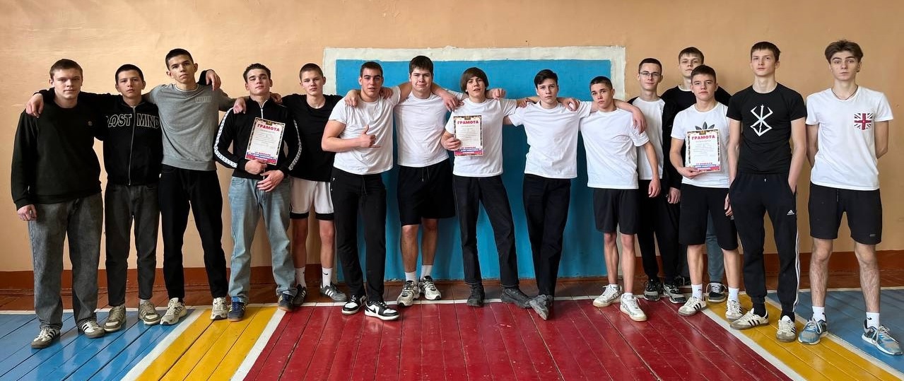 Для учащихся 9 классов прошла военно-спортивная игра «Тяжело в учении-легко в бою!».
