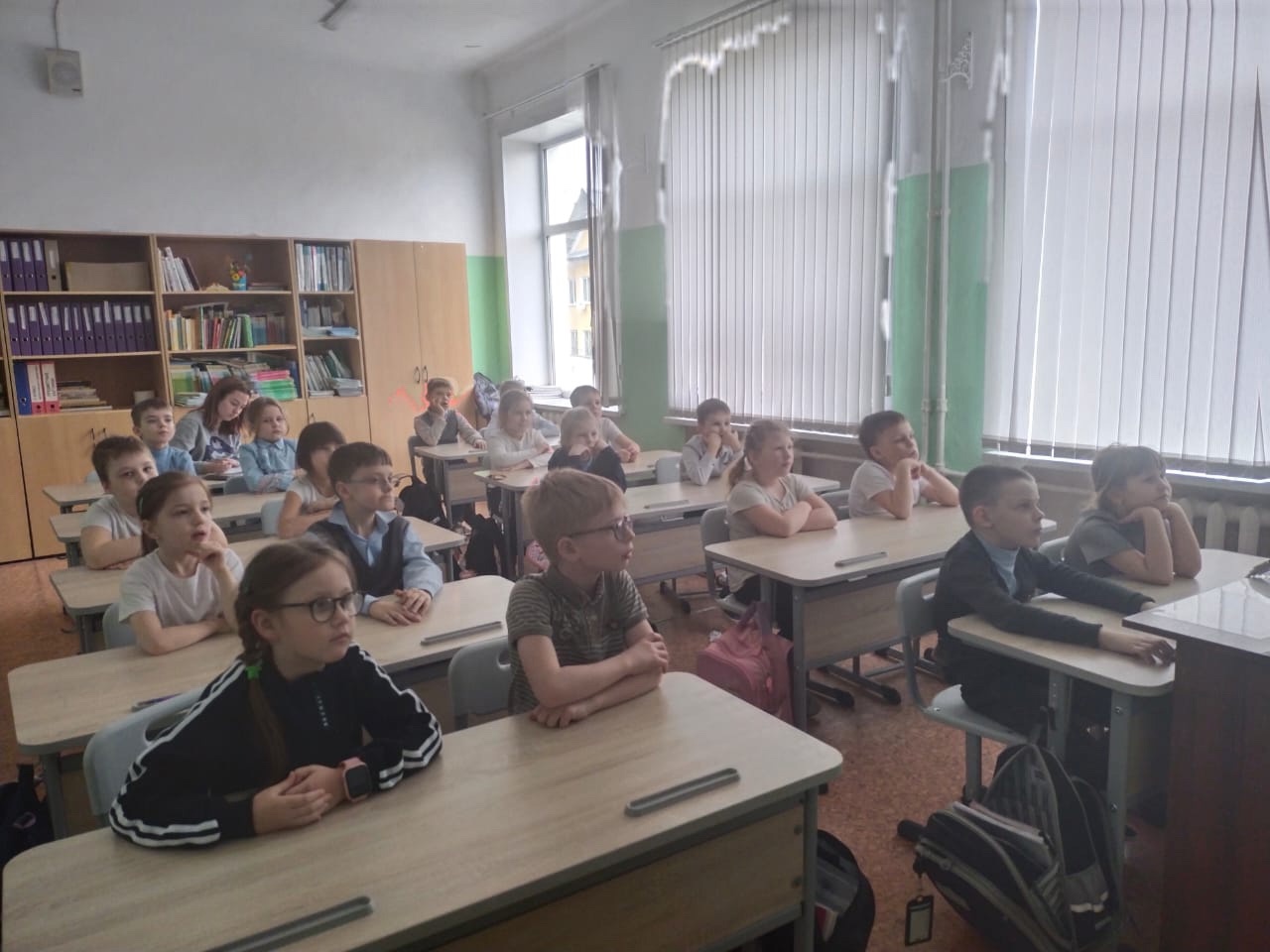 В начальной школе продолжаются тематические киноуроки..