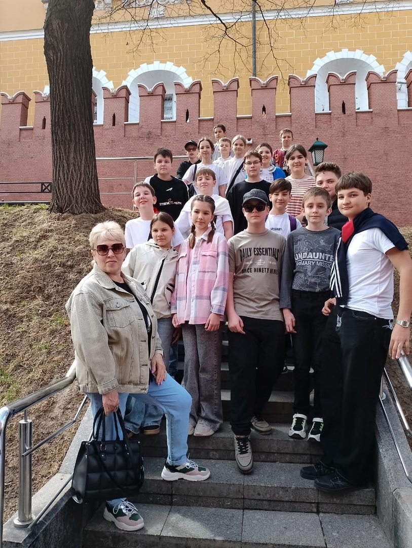 Учащиеся 5 и 6 класса отправились на экскурсию в Москву..